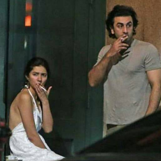 Sex In Pak Mahira Khan - Semi Nude Mahira Caught Dating/Smoking with Ranbir in New York - PakDestiny